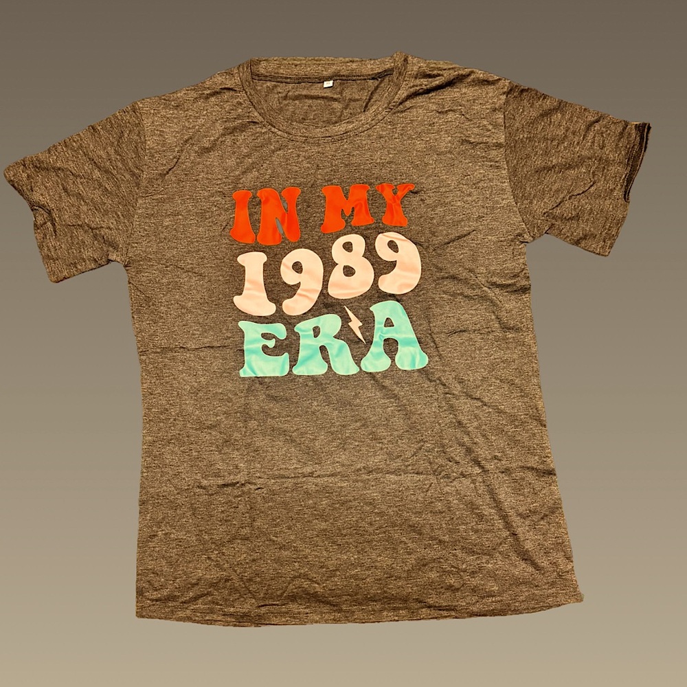 *NWT* XL “In My 1989 Era” Gray tee‎